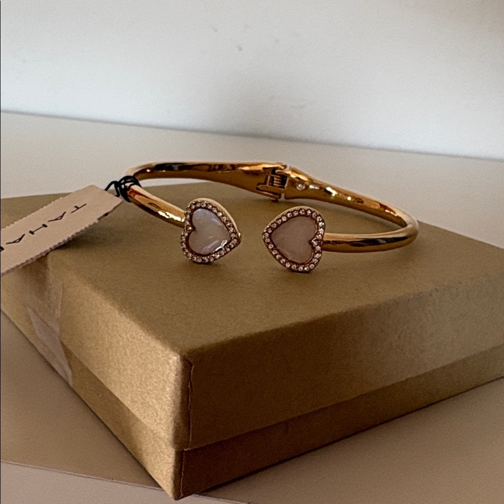 TAHARI Gold/ Mother of Pearl Heart Cuff NWT - Picture 8 of 8